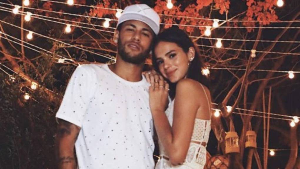 En octubre del 2018, Neymar y Bruna comunicaron el fin de su relación sentimental y hoy el atacante brasileño encontró a una nueva chica.