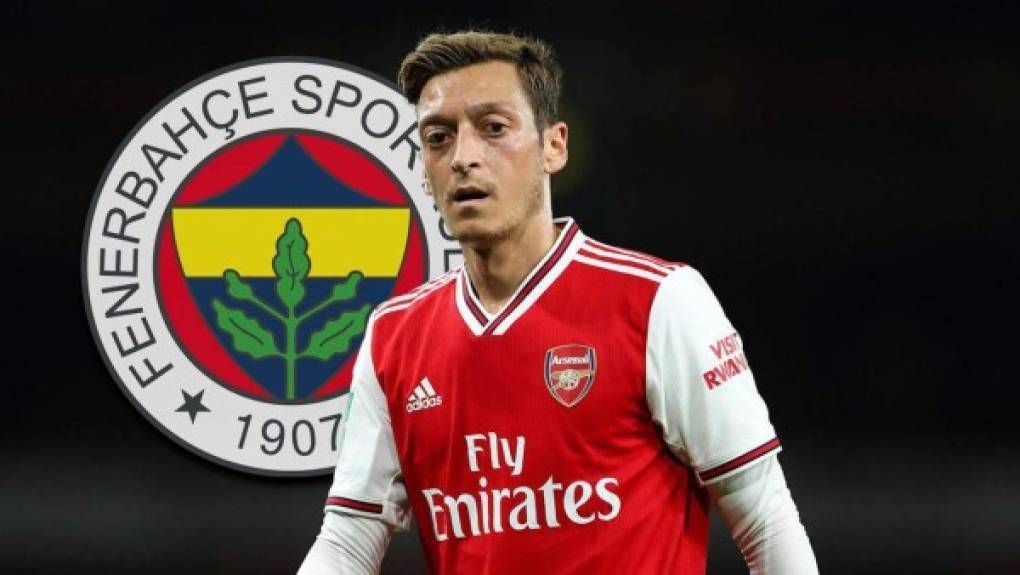 Mesut Özil está cerca de fichar por el Fenerbahce. Según informa el portal turco DHA Spor, el mediapunta alemán tiene un acuerdo con el cuadro otomano y firmará por las próximas tres temporadas y media. Y así se terminará su relación con el Arsenal.<br/><br/>Özil tenía una oferta de DC United de la MLS, pero la insistencia del Fenerbahce ha resultado vital para que el turco se enrolara en el proyecto del conjunto de Estambul. La información apunta a que el futbolista percibirá cinco millones de euros por temporada.