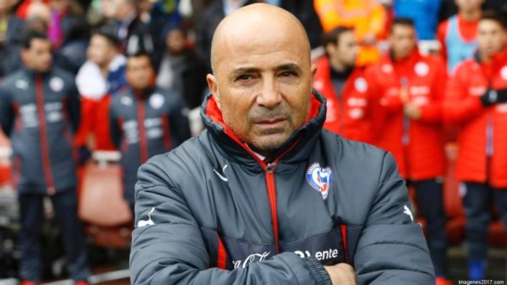 La AFA tiene claro que Jorge Sampaoli es el entrenador elegido para dirigir a la Selección de Argentina. El máximo responsable de la AFA, 'Chiqui' Tapia dejó claro que 'respetarán los plazos que le unen al Sevilla'.