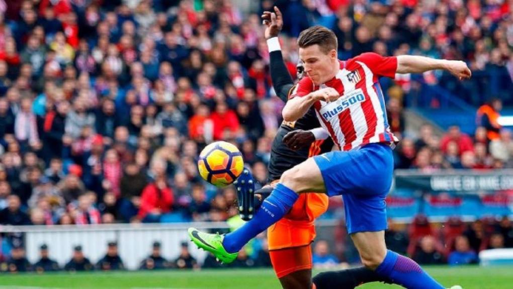 Kevin Gameiro: El delantero del Atlético de Madrid ha rechazado unirse al Marsella de Francia por su pasado en el PSG. 'Me siento parisino, es muy complicado ir a un club como el Marsella', indicó.