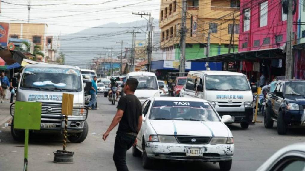 Después de varias tomas en distintos puntos del país, los transportistas decidieron suspender temporalmente el paro que comenzó este jueves.