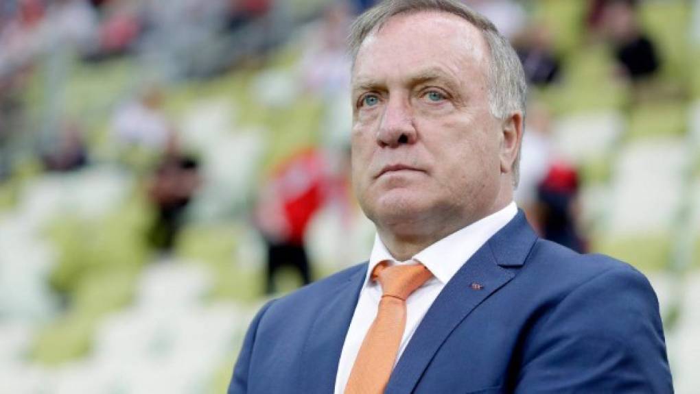 Dick Advocaat volverá a ser el seleccionador de Holanda, con Ruud Gullit como adjunto, anunció el diario holandés De Telegraaf. El actual entrenador del Fenerbahce reemplazaría así a Danny Blind, destituido el mes pasado. El técnico tiene contrato en Turquía hasta el 1 de junio, aunque tendría la autorización de su club para sentarse en el banquillo y dirigir a Holanda el 31 de mayo en un primer encuentro de preparación contra Marruecos.