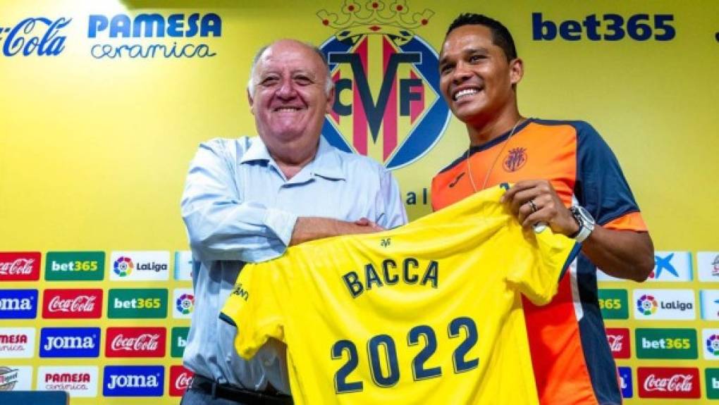 Carlos Bacca ya luce como jugador del Villarreal, esta vez en propiedad. El delantero colombiano ha firmado su contrato hasta 2022 con el equipo de La Cerámica. 'Renuncié a ofertas Champions por el Villarreal'.