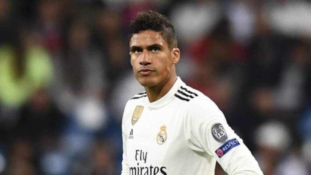 El Manchester United se lanza por Varane. Según informa 'SunSport', el central francés es el deseo de Solskjaer, pero el Real Madrid se remite a la cláusula: 480M€.