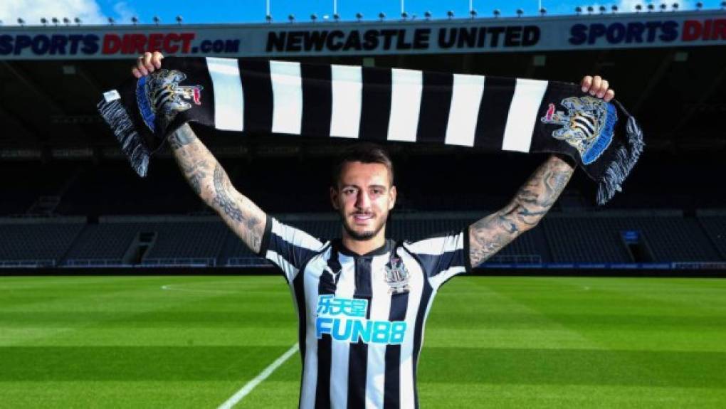 Otro español que desembarca en la Premier League: Joselu. El delantero ha firmado un contrato de tres años con el Newcastle de Rafa Benítez.