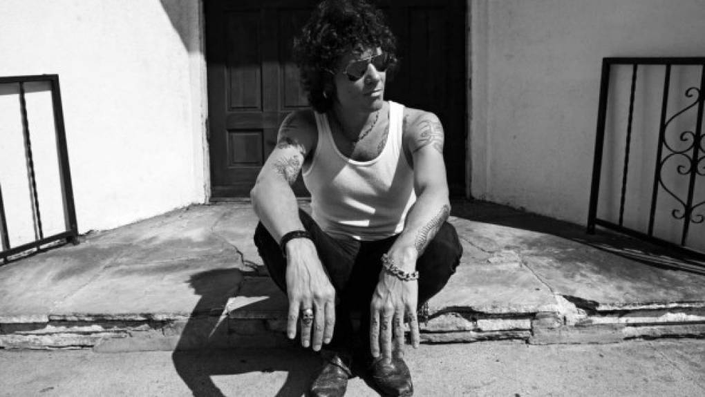 En 2004, Enrique Bunbury fue considerado como uno de los españoles más influyentes por el periódico El Mundo.