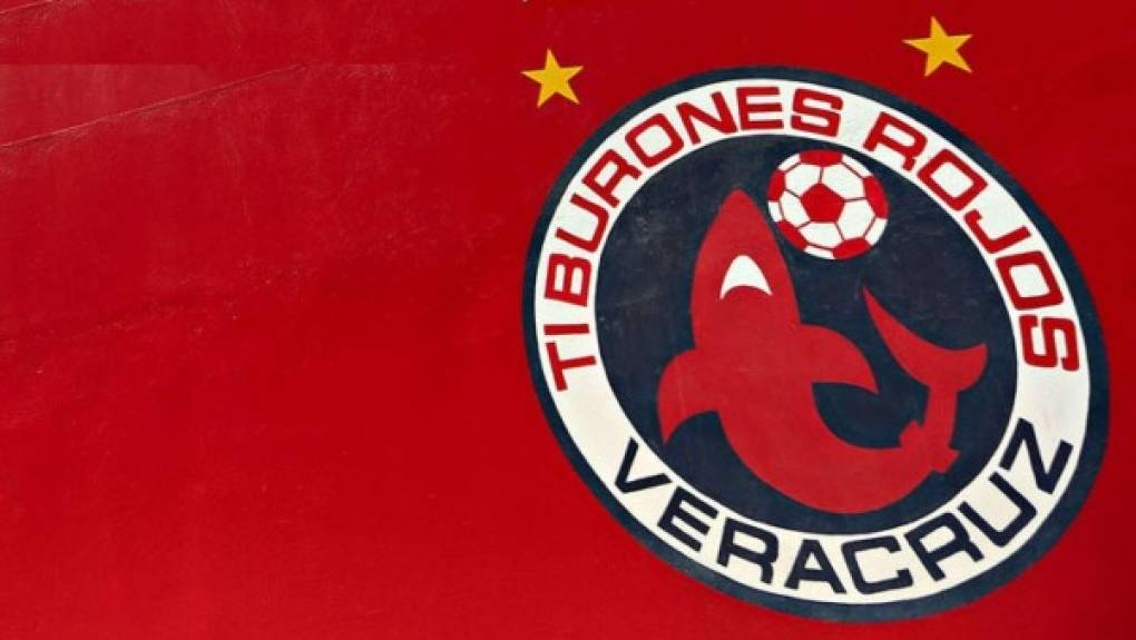 Noel Valladares le confesó a Diario LA PRENSA que el Veracruz de México estuvo cerca de ser su equipo. Inclusive el portero regaló varias pertenencias personales, pero a última hora se vino abajo la negociación por lo que tuvo que volver a recuperar sus cosas.