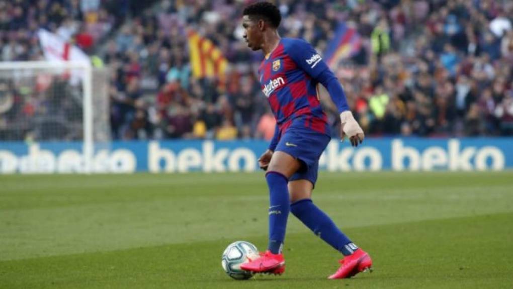 Junior Firpo: El lateral no ha llenado las expectativas en el FC Barcelona y los medios internacionales señalan que será dado de baja.