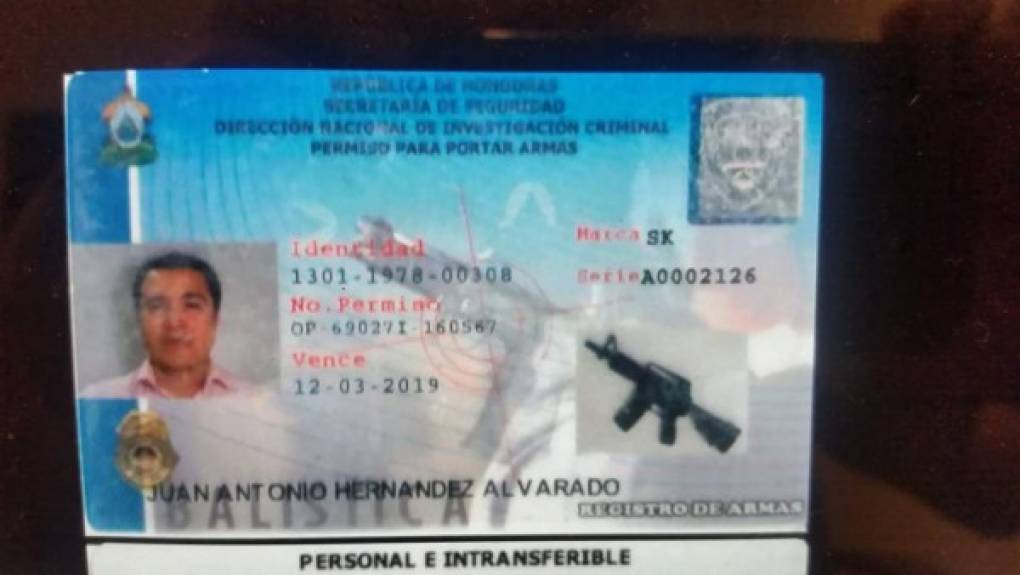 El permiso de Tony Hernández para usar armas automáticas.