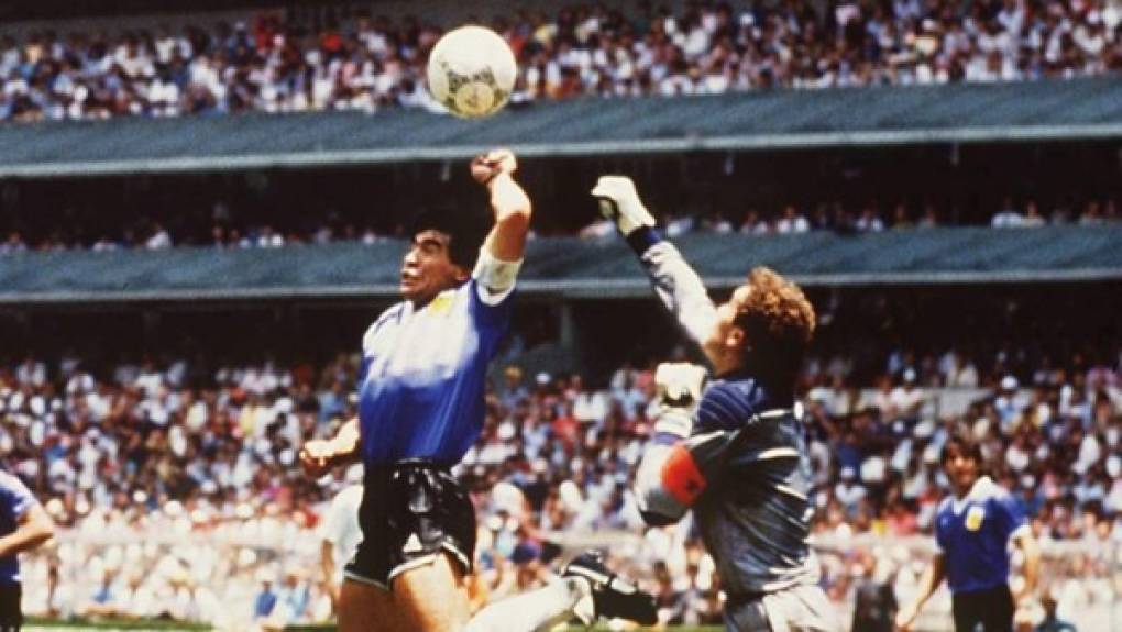Peter Shilton: El exportero víctima de La Mano de Dios y del Gol del Siglo en el<br/>Mundial de México 1986, sigue sin perdonar a Diego Maradona por su anotación.