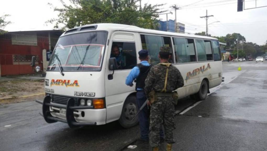 Ningún vehículo podía circular por las calles cercanas a la cárcel sampedrana.