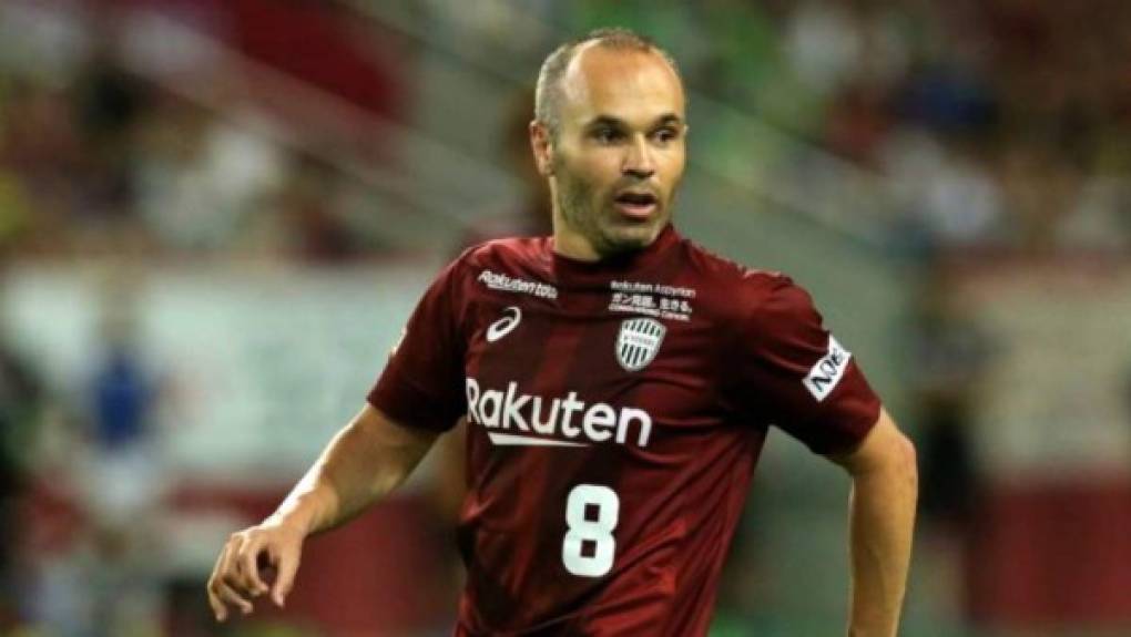 Andrés Iniesta: El mediocampista español destacó en los últimos años y ha sido nombrado en el 11 ideal.