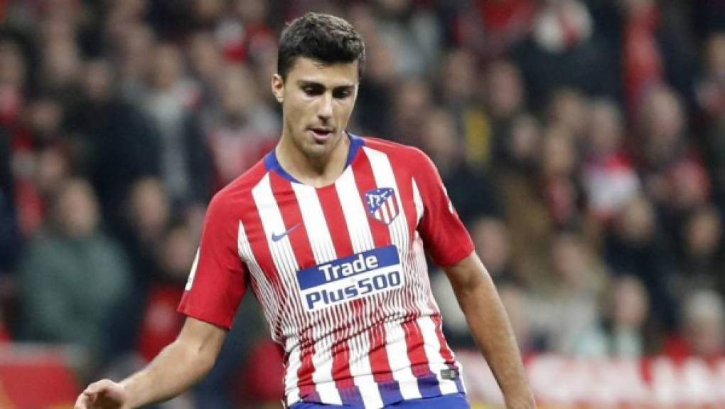 La gran temporada de Rodrigo Hernández en el Atlético de Madrid no ha pasado desapercibida para los grandes de Europa, que le tienen en su lista de deseos para la próxima temporada. Según Kicker, el centrocampista español es uno de los objetivos del Bayern Múnich, que ya ha fichado a Lucas Hernández del club rojiblanco. La cláusula de Rodrigo es de 70 millones. El Manchester City es otro de los equipos interesados.