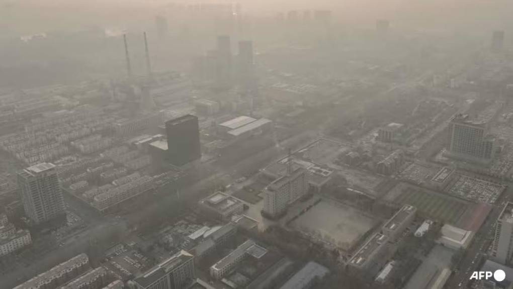 La ciudad de Chongqing, en China. El gigante asiático ha tomado varias medidas para luchar contra la contaminación, sin embargo aún es un problema recurrente, agravada por la quema de carbón para calentar los hogares en el norte del país y las emisiones de tráfico, entre otros factores.