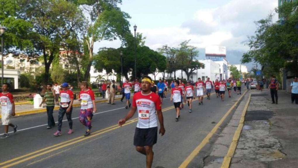 Algunos detuvieron su marcha por el cansancio.