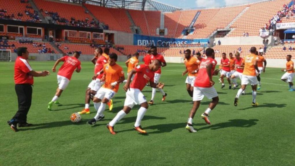 El modesto equipo de la Liga de Ascenso, el Estrella Roja, dejó en el camino al Olimpia en los cuartos de final de la Copa Presidente, venciendo por 4-3 al conjunto capitalino en la tanda de penales, luego de un 0-0 en tiempo reglamentario, y dieron el batacazo del torneo.<br/>