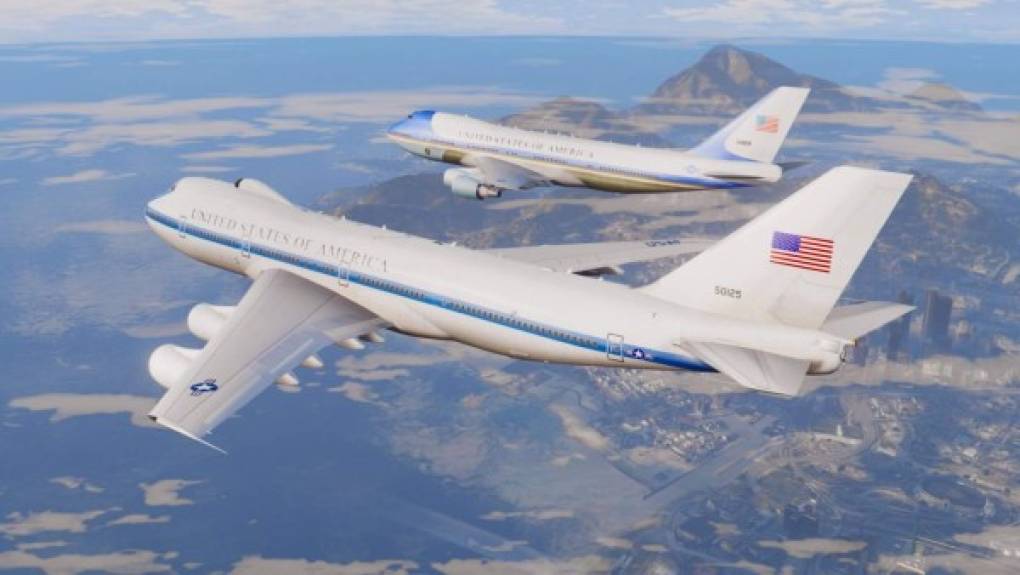 Según medios estadounidenses, el Pentágono cuenta con cuatro aviones E-4B, que son desplegados cuando el presidente estadounidense realiza visitas de Estado a otros continentes.