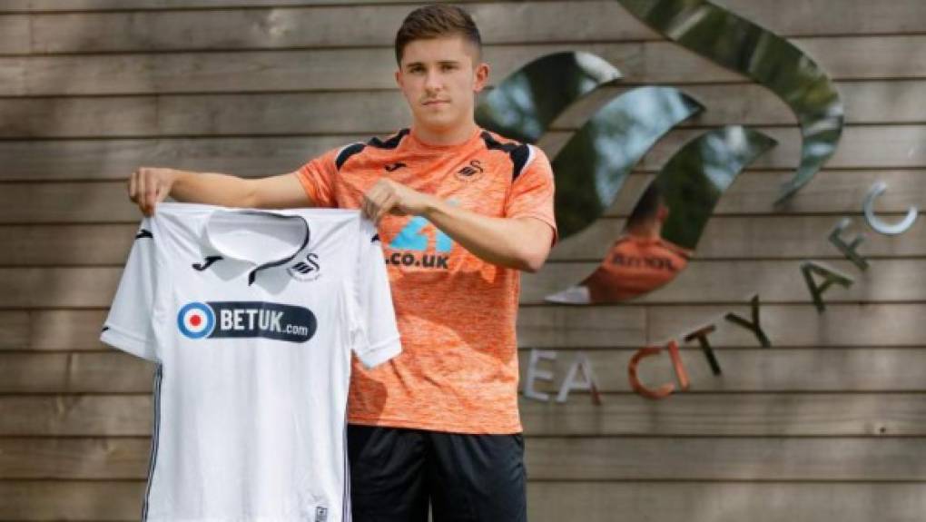 El Swansea ha fichado al lateral zurdo galés Declan John. Firma hasta junio de 2021.