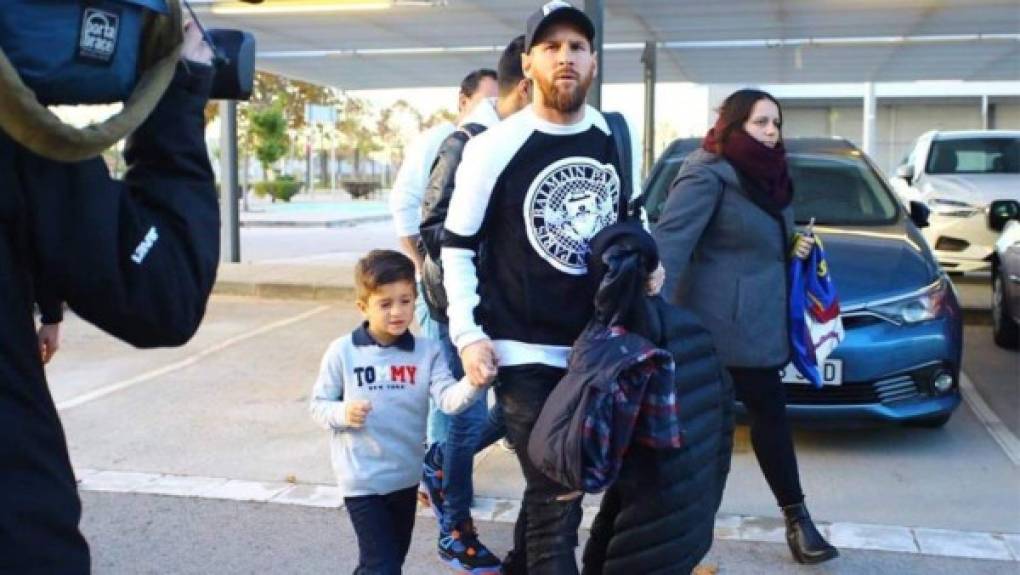 Lionel Messi viajó de Barcelona con su hijo Thiago a Madrid para ver la final River-Boca.