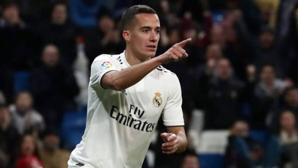 El PSG ha llamado al Real Madrid para preguntar por Lucas Vázquez. Según le10sport.com los parisinos quieren reforzar la banda derecha y no depender tanto de Neymar (si es que se queda). Con más razón si se va, han echado el ojo al madridista porque lo consideran un buen comodín para completar la delantera. La información apunta que el Madrid lo vendería por unos 15 millones de euros.