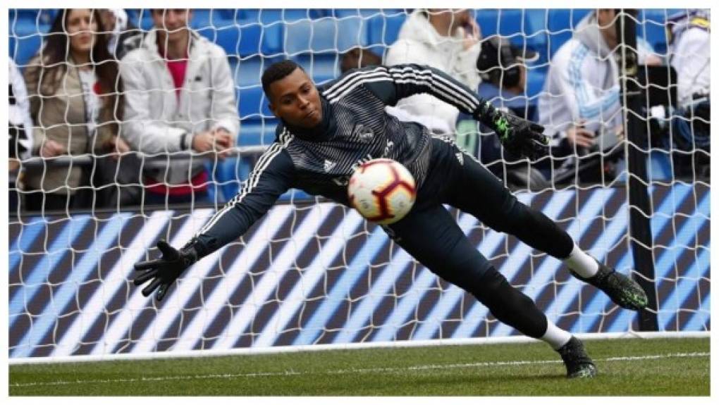 Además del adiós de Raphael Varane, otro jugador se ha despedido del Real Madrid. Se trata de Mohamed Ramos, portero español que estuvo a punto de ser récord de precocidad en el club blanco cuando tenía 17 años. <br/><br/>“Llegué siendo un niño y ahora me voy siendo un hombre (...) Triste por no poder demostrar desde dentro en la que ha sido mi casa desde los 14 años que la gente puede cambiar y madurar independientemente de los errores que se pueden cometer en el transcurso de la vida, y demostrar de lo que soy capaz por decisiones de ciertos integrantes del club. No es un adiós, es un hasta luego. Muchas gracias por absolutamente todo y ¡HALA MADRID!”, fue su mensaje de despedida del guardameta de 21 años.