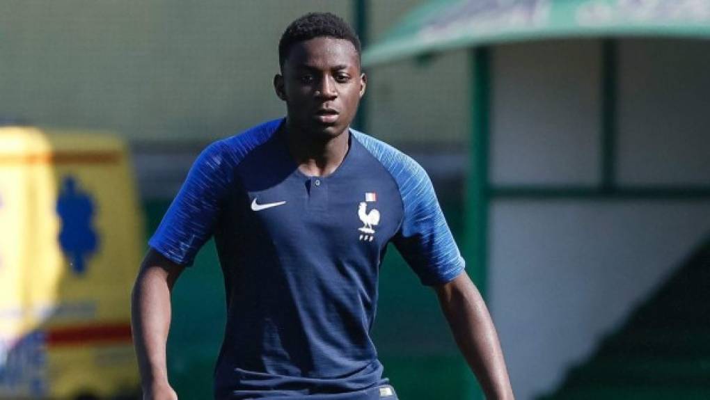 Jean-Claude Ntenda; Joven francés que ya tiene un acuerdo con la Juventus de Italia. Ya realizó el examen médico con la Juve, llega procedente del Nantes y se desempeña como lateral por la banda izquierda.