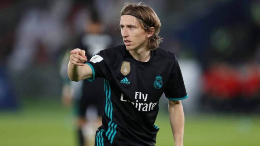 Diario Marca ha señalado que el croata Modric seguirá en el Real Madrid. 'Luka Modric seguirá vistiendo la camiseta del Real Madrid y con aumento de sueldo. El club blanco ha decidido premiar el rendimiento del jugador croata con un salto en la escala salarial', informaron.