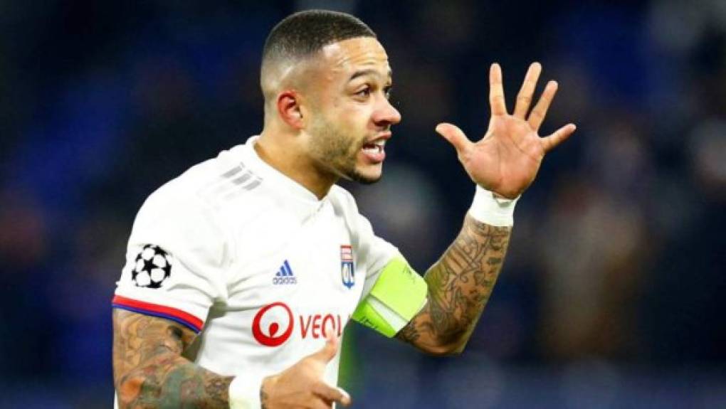 El fichaje de Depay por el Barcelona, la prioridad azulgrana para Koeman, se complica por momentos. El delantero neerlandés del Olympique de Lyon es el refuerzo que quiere Koeman, pero la posible marcha de su compañero de equipo, Moussa Dembélé, al Atlético de Madrid, podría dificultar la marcha de Depay al club azulgrana.