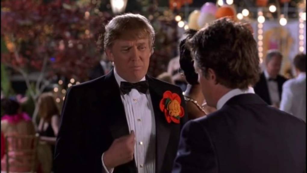 En la pellícula 'Two Weeks Notice' (Amor a segunda vista) de 2002, Trump le da algunos consejos al personaje interpretado por Hugh Grant.