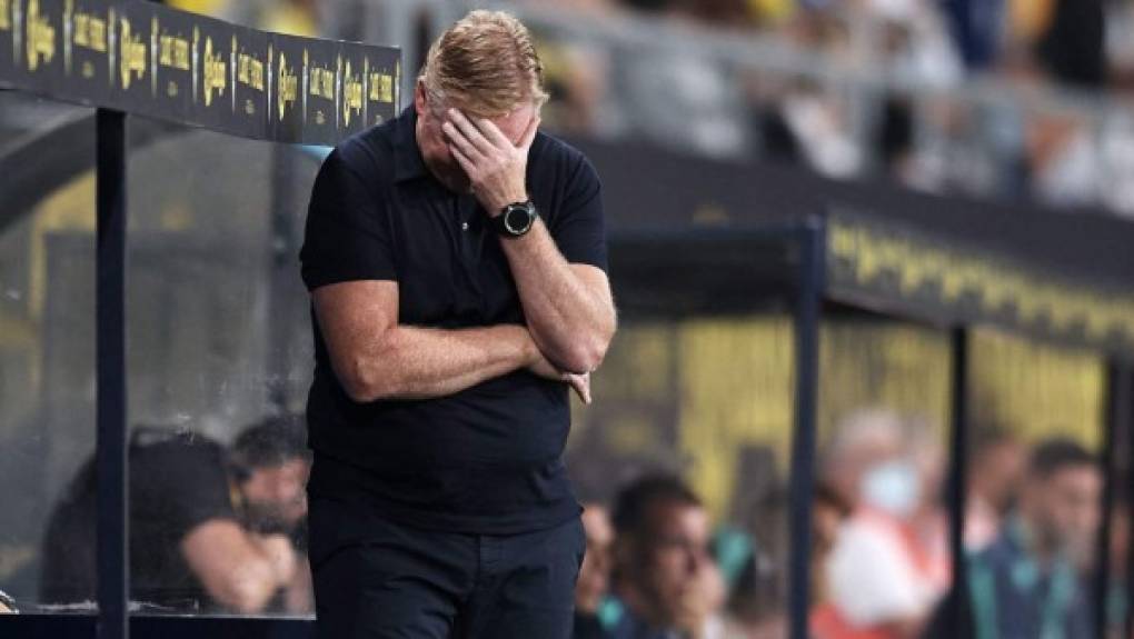 La frustración de Ronald Koeman durante el partido contra el Cádiz.