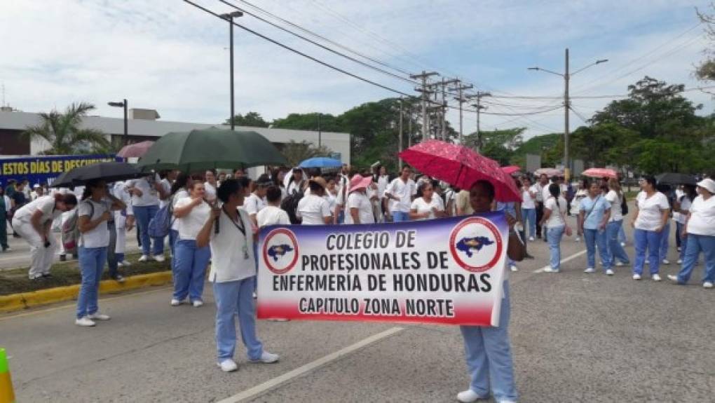 Movilización en protesta de los empleados del Mario Catarino Rivas de San Pedro Sula.