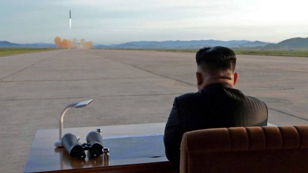 Kim supervisó a inicios de octubre el éxitoso lanzamiento de un 'nuevo tipo' de misil balístico desde un submarino.