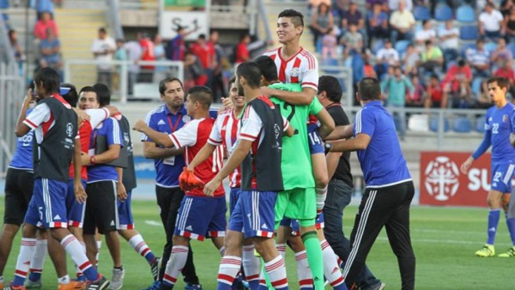 Paraguay se clasificó al Mundial como tercero del Campeonato Sudamericano Sub-17. Con dos triunfos y dos empates, terminó invicto en la primera fase, aunque segundo Brasil en el Grupo B. En el hexagonal final empató con los mismo brasileños (2-2) y Ecuador (2-2) antes de vencer a Chile (2-0) y Venezuela (3-1), asegurándose la plaza mundialista a una jornada del final. Allí sufrió su única caída, ante Colombia (1-2).