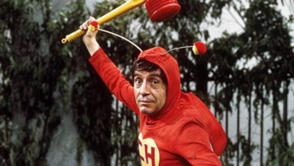 'Es una pena que quien más se benefició de los programas de Chespirito hoy afirme que ya no valen nada. A sus hijos nos dejó su cultura, su amor, su ejemplo, su estilo. Esa riqueza no se puede cuantificar. Los intereses económicos no están en la familia', escribió la joven también en Twitter.