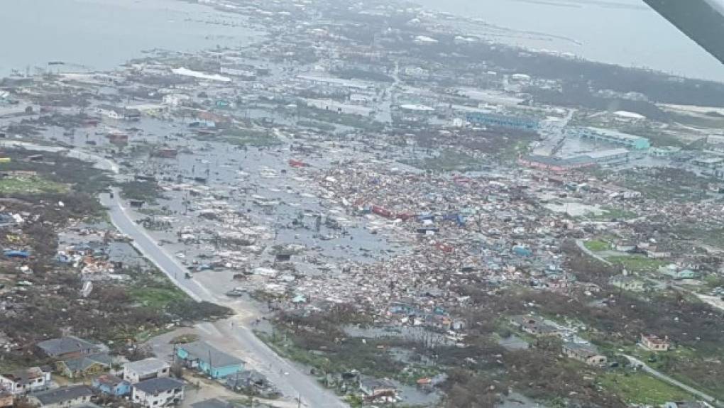 El usuario de Twitter @mvp242 compartió imágenes aéreas en Twitter de la devastación tras el paso de Dorian.