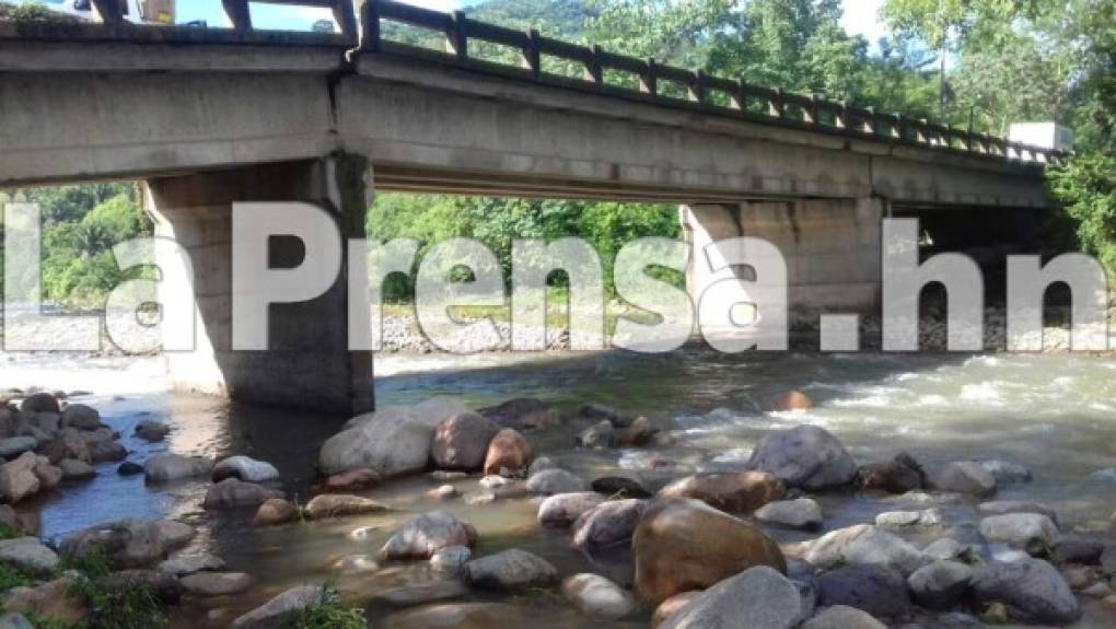 Fuente sobre el río Taujica en Tocoa, Colón, donde desaparecieron las dos mujeres y los dos niños.