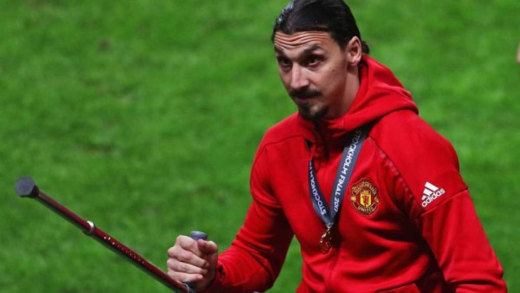 Según informa Daily Mail, el Manchester United ya ha empezado la negociación con Zlatan Ibrahimovic para firmar un nuevo contrato para el sueco, al que todavía le quedan 3 o 4 meses para volver al terreno de juego.