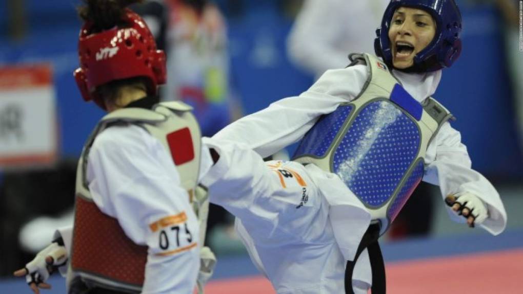 La refugiada iraní Raheleh Asemani, ñlegó hasta la semifinal de taekwondo de menos de 57 kilos. Al llegar de regreso a Bélgica, donde recibió asilo, retomará su trabajo como cartera.