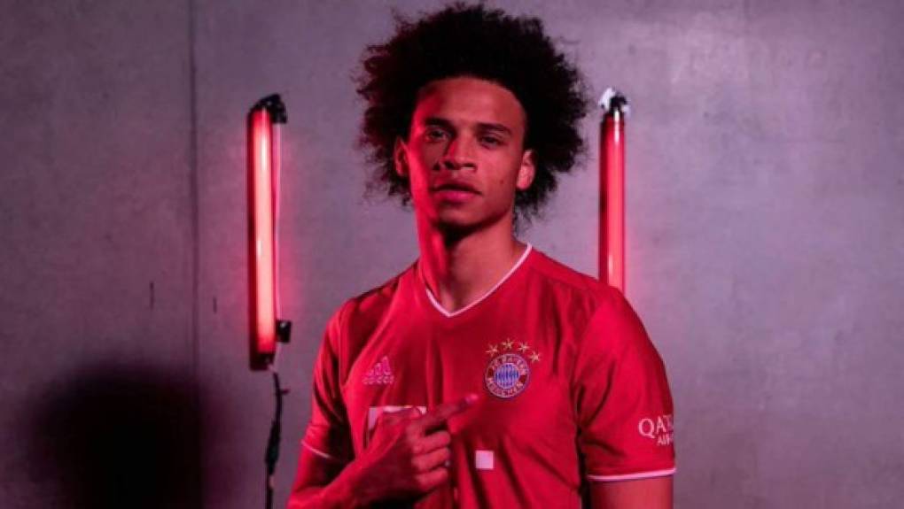 Leroy Sané será nuevo jugador del Bayern Munich. Los germanos y el Manchester City han reconocido públicamente las negociaciones por el talentoso atacante y aunque los 'bávaros' todavían han oficializado su incorporación, se filtraron sus primeras imágenes con la camiseta del actual campeón de la Bundesliga
