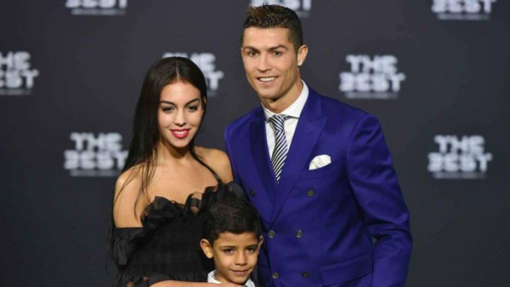 La noticia sobre los celos de Cristiano Ronaldo ha sorprendido a nivel mundial. El crack del Real Madrid tiene una relación con Georgina desde diciembre del 2016.