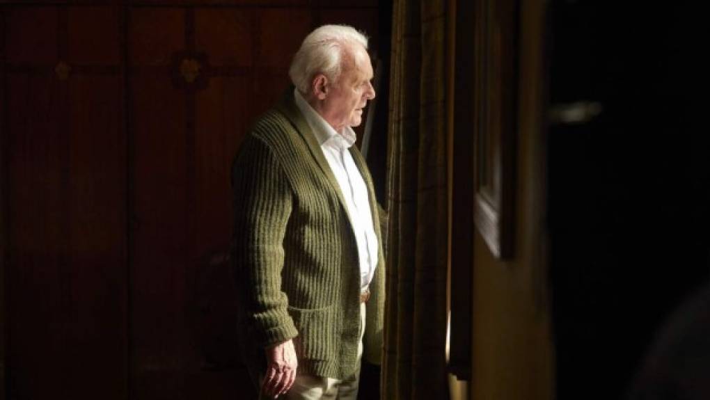 ¿La octava es la vencida para Hopkins? <br/>El legendario Anthony Hopkins, coprotagonista de Colman en 'El padre', se vuelve un serio aspirante a ver su trabajo premiado cada vez que aparece en la pantalla grande. Sin embargo, sorprendentemente, nunca ganó un Globo de Oro cada vez que compitió, a pesar de haber sido nominado en siete ocasiones anteriores que se remontan a 1979, e incluso haber recibido un premio a su trayectoria. Cuando se llevó un Óscar en 1992 por su aterrador papel en 'El silencio de los inocentes', los votantes de los Globos de Oro optaron por Nick Nolte en 'El príncipe de las mareas'. <br/>Si la Asociación de Prensa Extranjera de Hollywood decide enmendar su falta, coronará a Hopkins, de 83 años, como el mejor actor de mayor edad en la historia de los Globos de Oro.<br/>