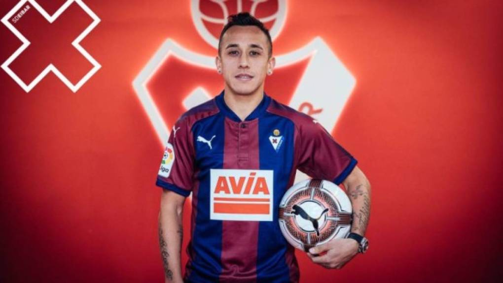 Fabián Orellana será a todos los efectos jugador del Eibar la próxima temporada. El chileno, cedido por el Valencia, tenía una cláusula de compra obligatoria en caso de que el cuadro armero lograse certificar su permanencia en Primera División para el próximo curso, una circunstancia que tras la victoria 0-1 ante el Espanyol se dio matemáticamente.