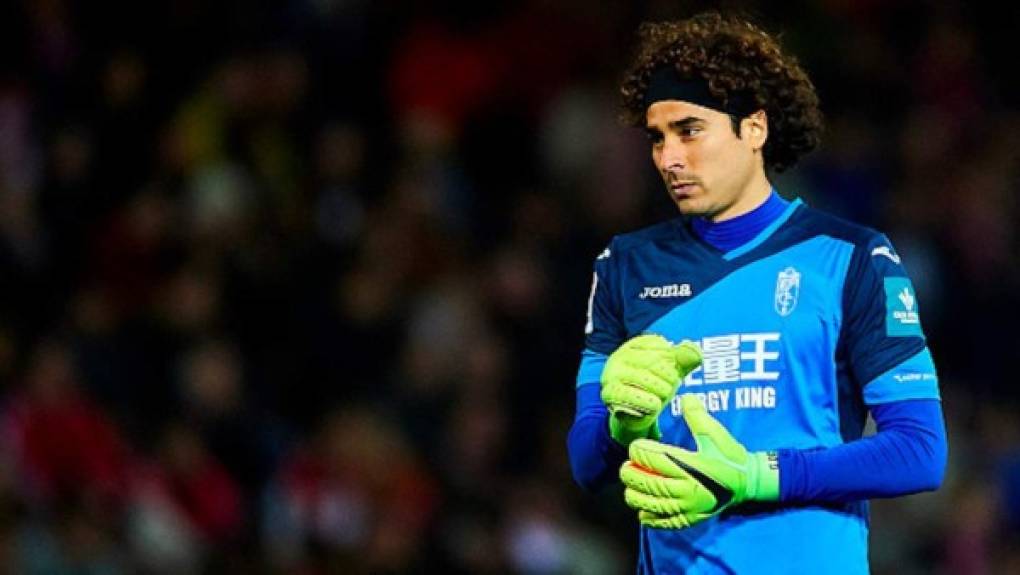 Memo Ochoa ya piensa en la próxima temporada y no le faltarán pretendientes. Napoli y Deportivo pendientes de su situación.