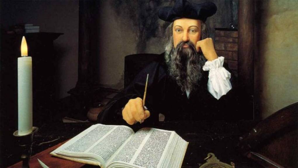 Las profecías de Nostradamus son famosas en todo el mundo, aunque para muchos carecen de un fundamento fuerte y sus aciertos no son más que coincidencias, para otros, el francés tuvo un gran don para predecir el futuro y lo dejó plasmado en su libro 'Las Profecías' (Les Propheties).