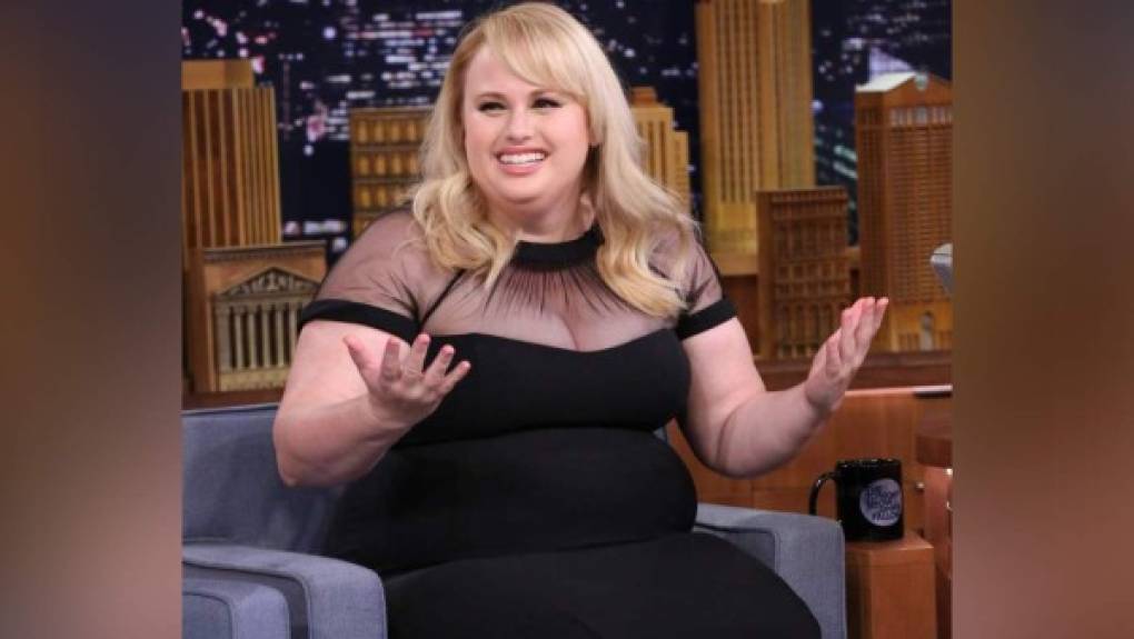 Rebel Wilson, la popular actriz de la pantalla grande, ha dejado de ser la 'gordita de Hollywood' como algunos la llamaban, para convertirse en todo un referente tras perder 25 kilos (55 libras) y transformar su imagen.