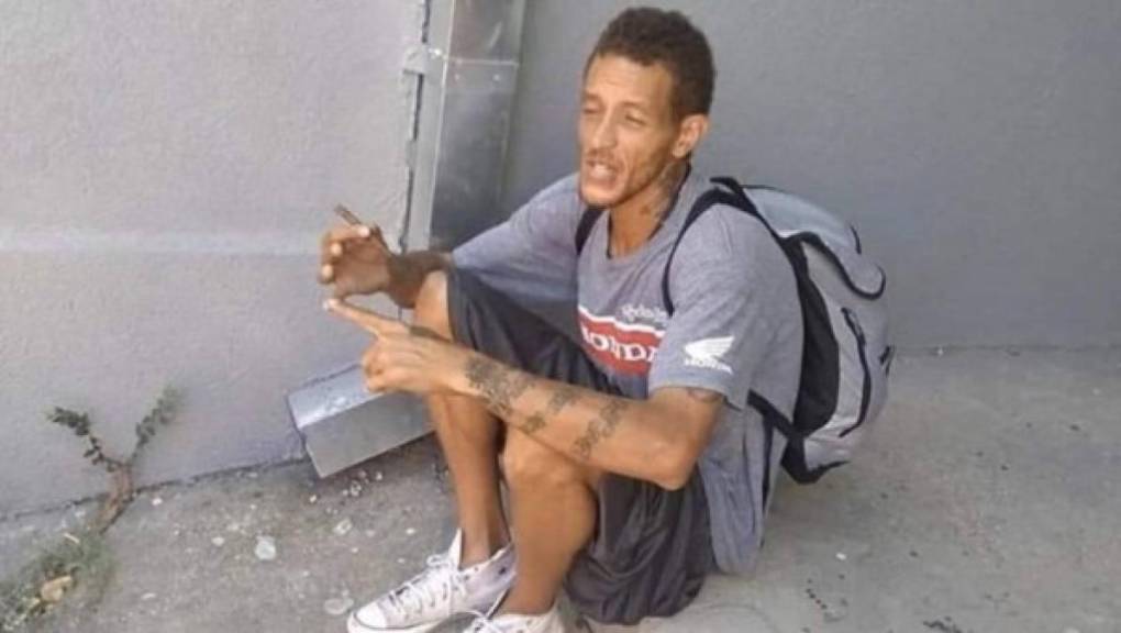 Después de su retiro se viralizaron imágenes de Delonte West en redes sociales, en donde se notaba su drástico cambio, viviendo en la calle, involucrado en peleas y pidiendo limosna.