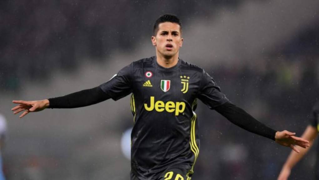 <br/>Joao Cancelo: Informa TuttoMercato que la Juventus está negociando la venta del lateral portugués al Manchester City. La operación podría cerrarse por 50 millones y el jugador firmaría por cinco años con un salario de 5 millones por temporada.