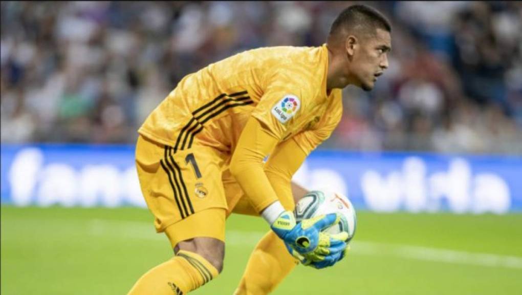 Alphonse Aréola llegó a préstamo para ser suplemente, su nivel no ha convencido a ZZ y se espera que regrese al PSG.