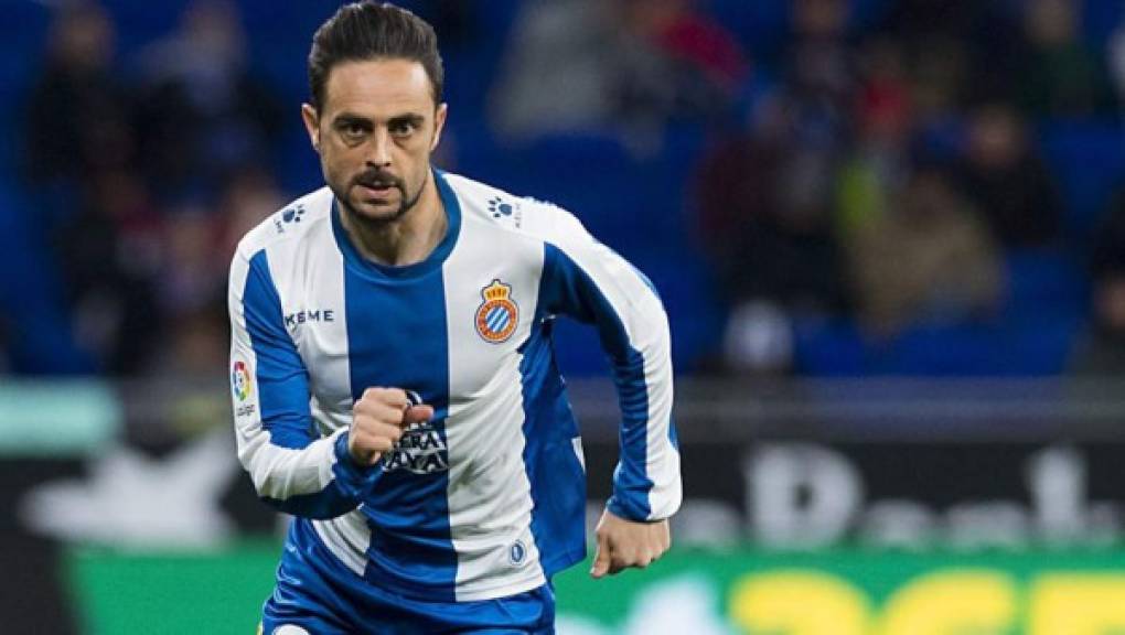 Sergio García de la Fuente: Delantero español de 36 años de edad, es otro de los que no tiene dónde jugar. Ha militado en clubes como Espanyol, Barcelona, Real Betis etc.