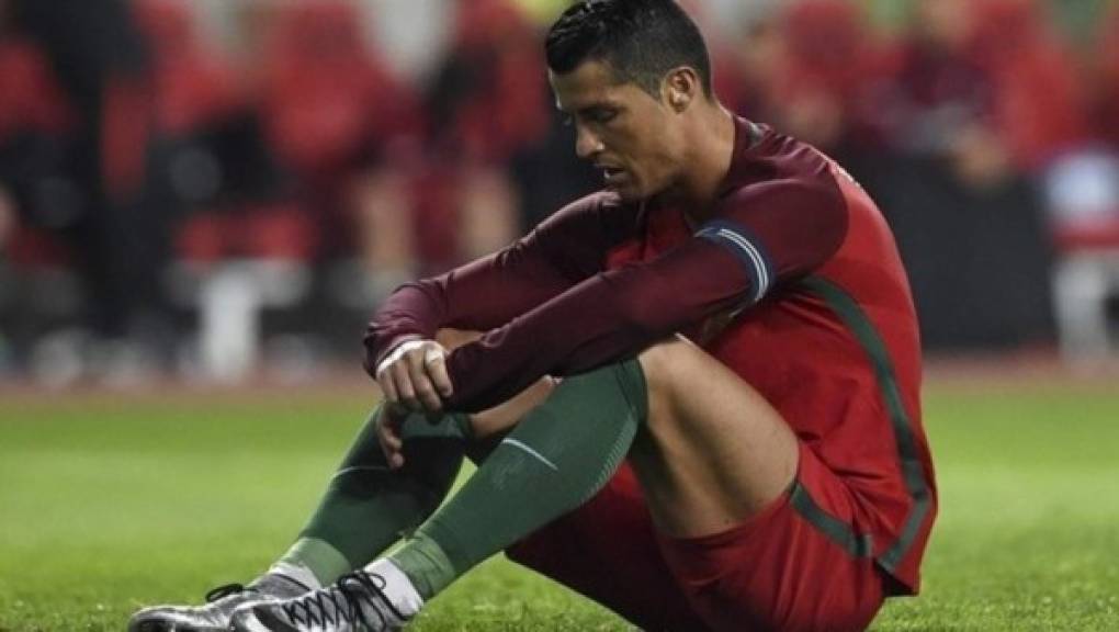 Cristiano Ronaldo, tres veces Balón de Oro, no ha logrado ninguno de los principales trofeos internacionales con la selección de Portugal. Estuvo cerca en 2004 cuando perdió la final de la Eurocopa ante Grecia.